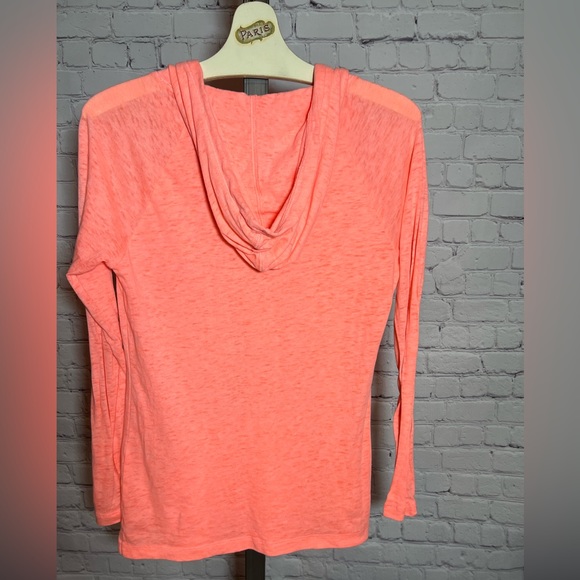 No Boundaries hooded light weight long sleeve top. Size: M (7-9) Peach/Orange. - Picture 4 of 7